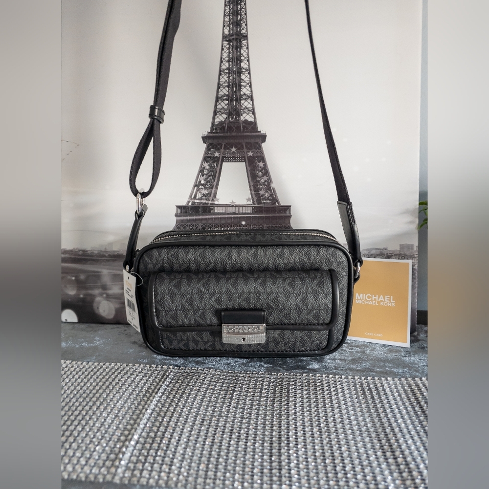 Michael Kors-NWT-Bradshaw Extra-Small Signature Logo Camera Crossbody-Black - Picture 4 of 15